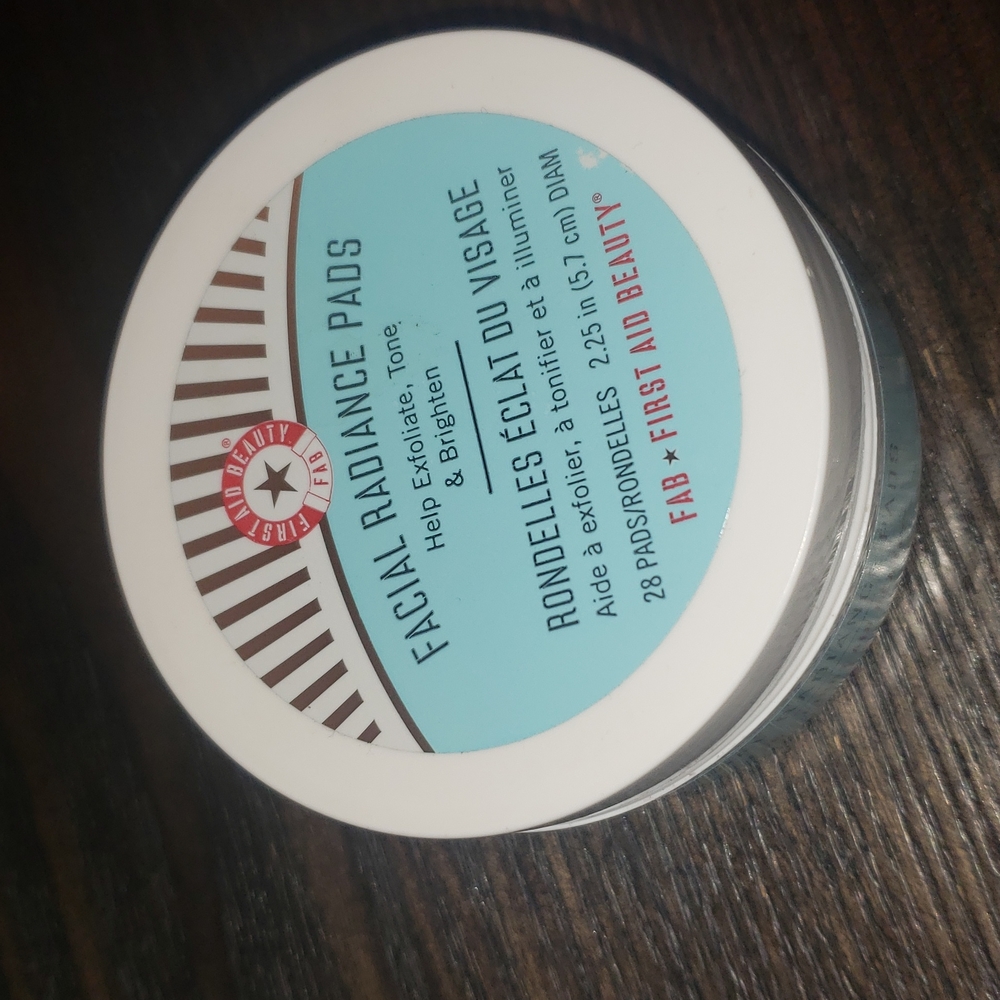 First Aid Beauty facial radiance pads